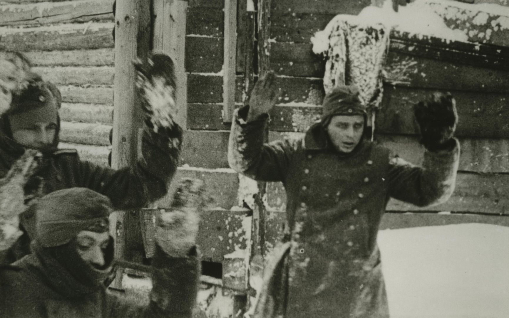 Freezing German soldiers surrendering near Moscow