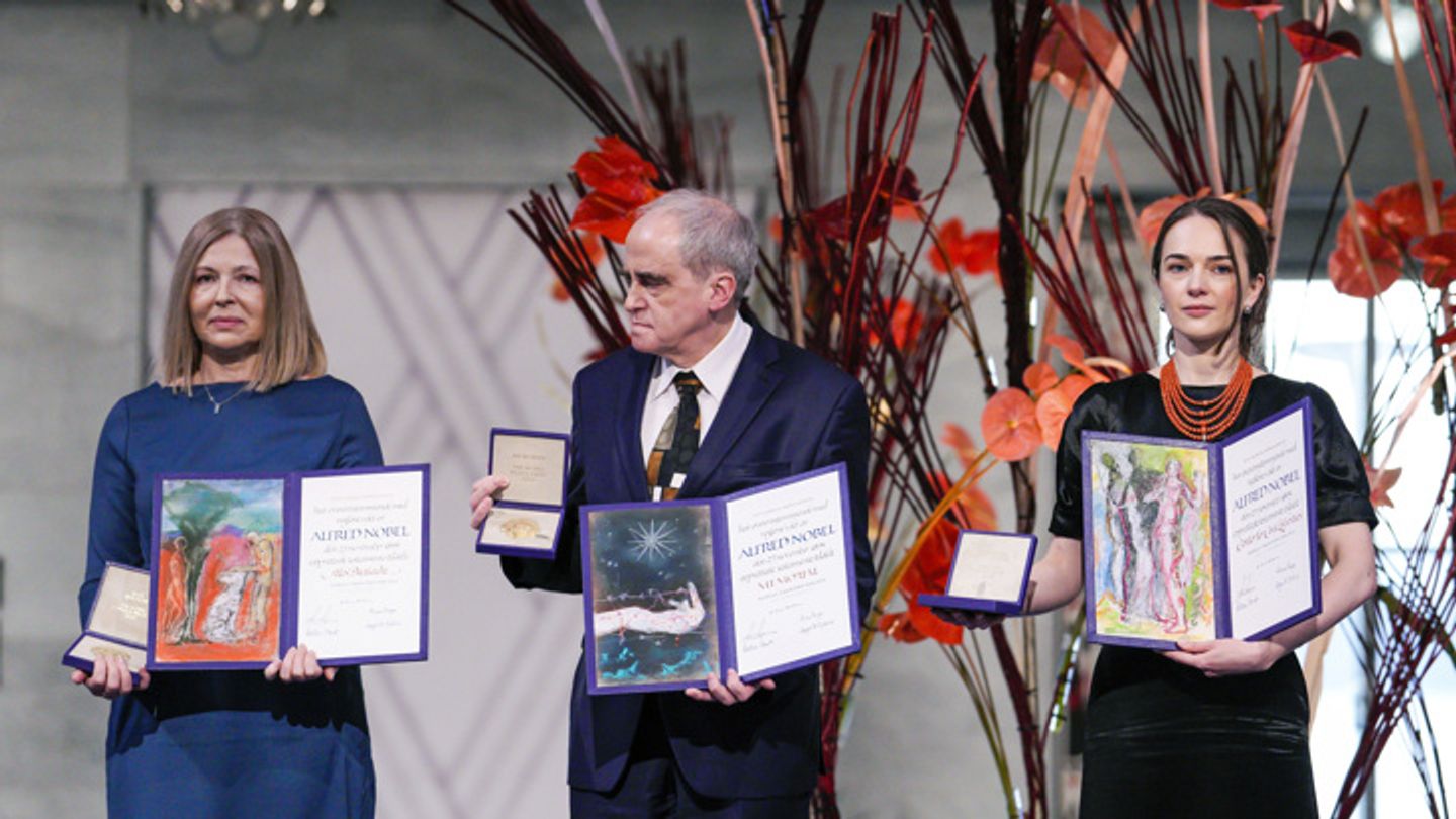 Вручение Нобелевской премии мира правозащитнику Алесю Беляцкому, «Мемориалу» и «Центру гражданских свобод»