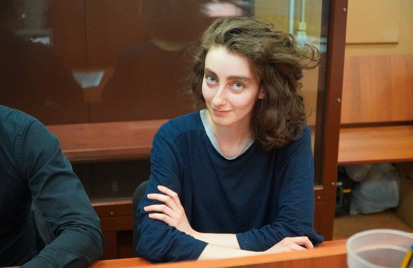 Гутникова улыбается в суде