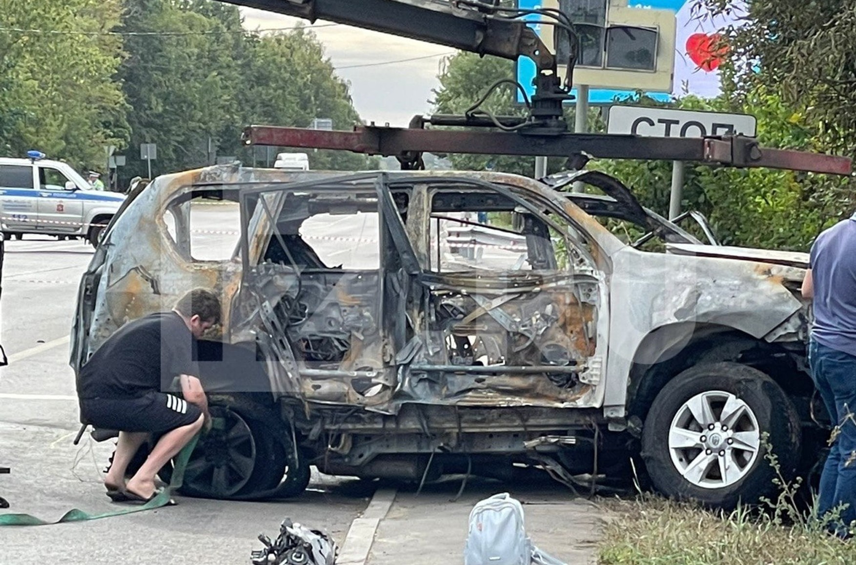 Реакция украинцев на теракт в москве. Автомобиль после взрыва.