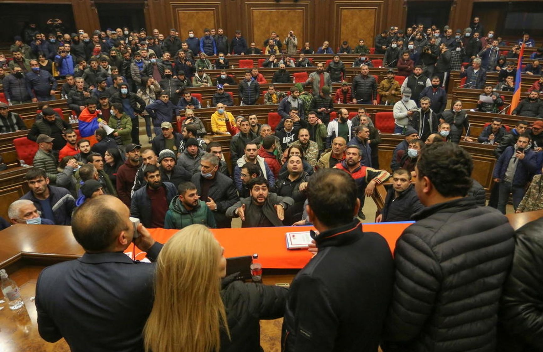 В парламенте Армении в ночь на 10 ноября