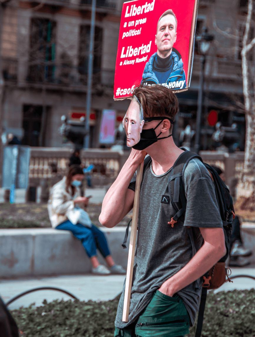 В Барселоне некоторые митингующие вышли на акцию в масках Путина