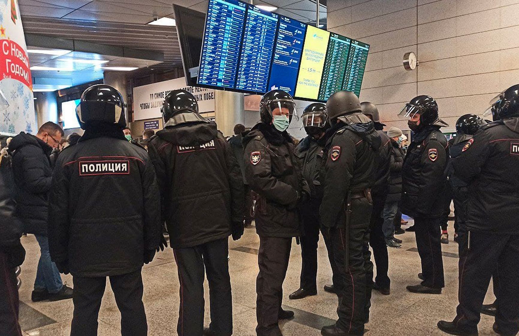 Аэпроорт Внуково в ожидании прилета Навального