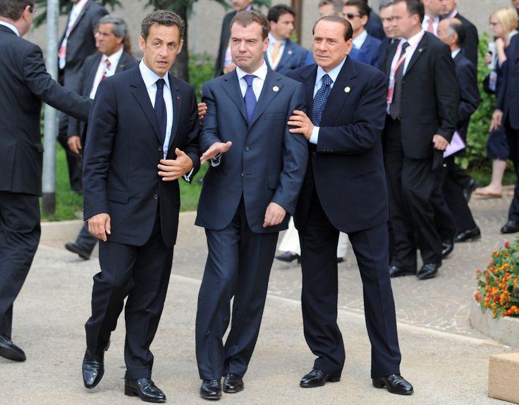 Медведев выбрал самую дорогую бутылку за 1,5 млн рублей, заявив: “ВТБ заплатит”