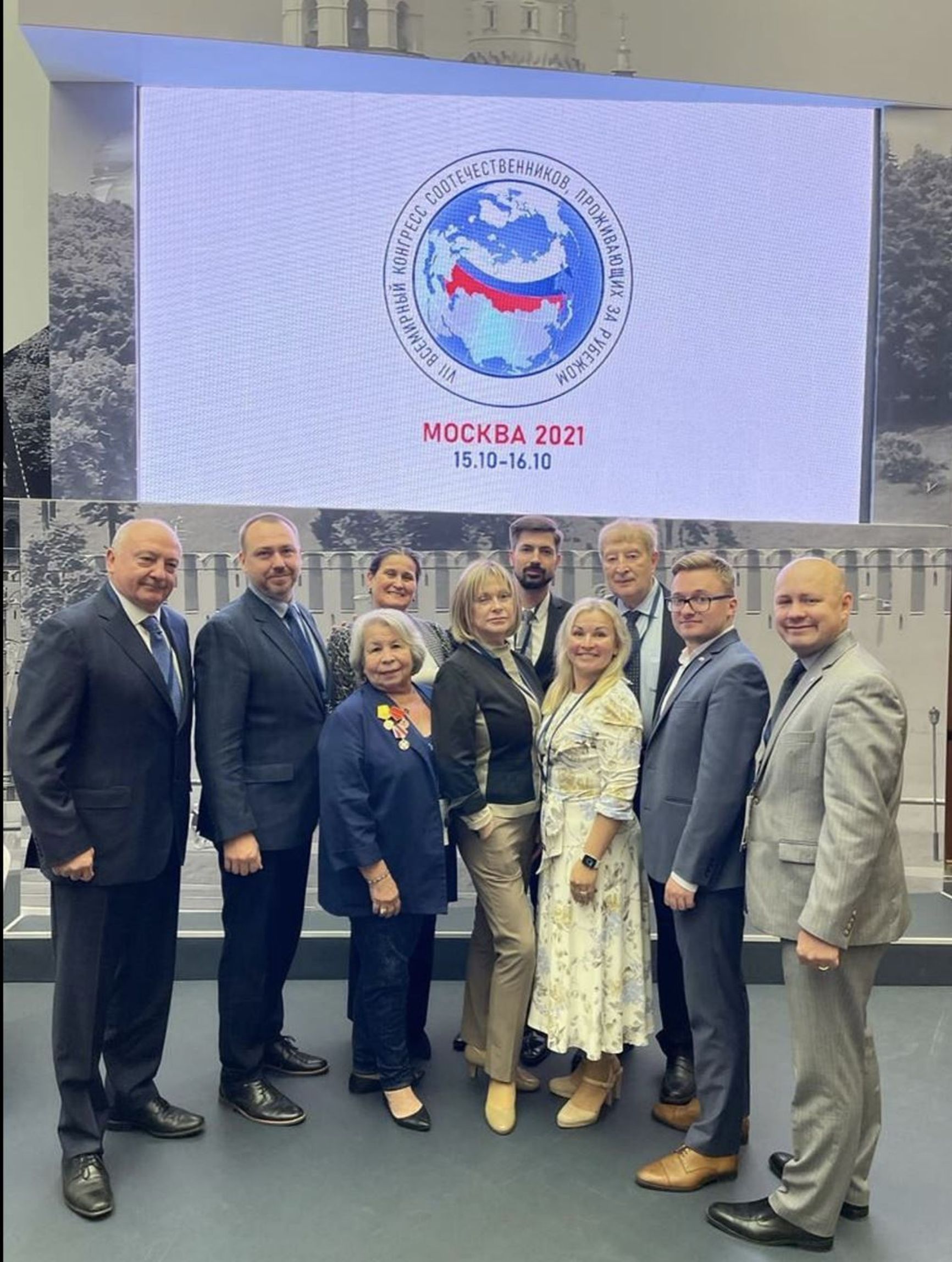 US KSORS members at the World Congress of Compatriots in Moscow in October 2021. Anton Konev followed (far right) Sergey Gladysh, Eduard Lozansky, Igor Kochan (back row from right to left), Natalia Sabelnik and Elena Branson (front row center)