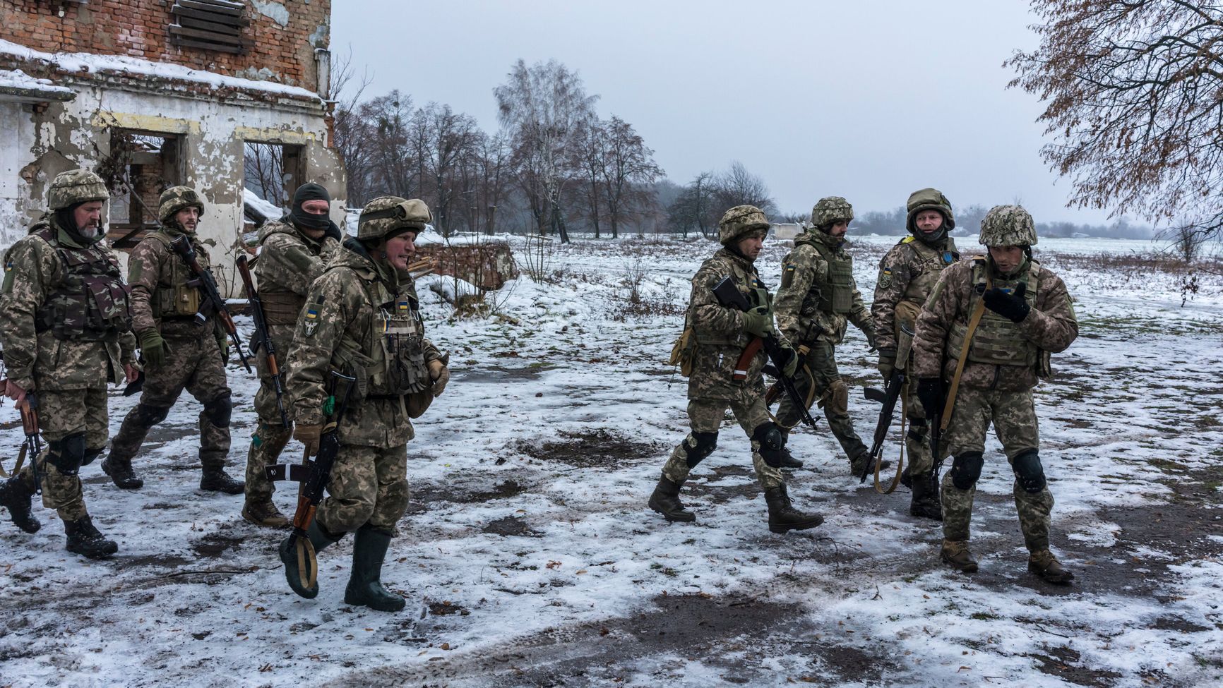 Ukrainian servicemen near Kiev  Brendan Hoffman for The New York Times
