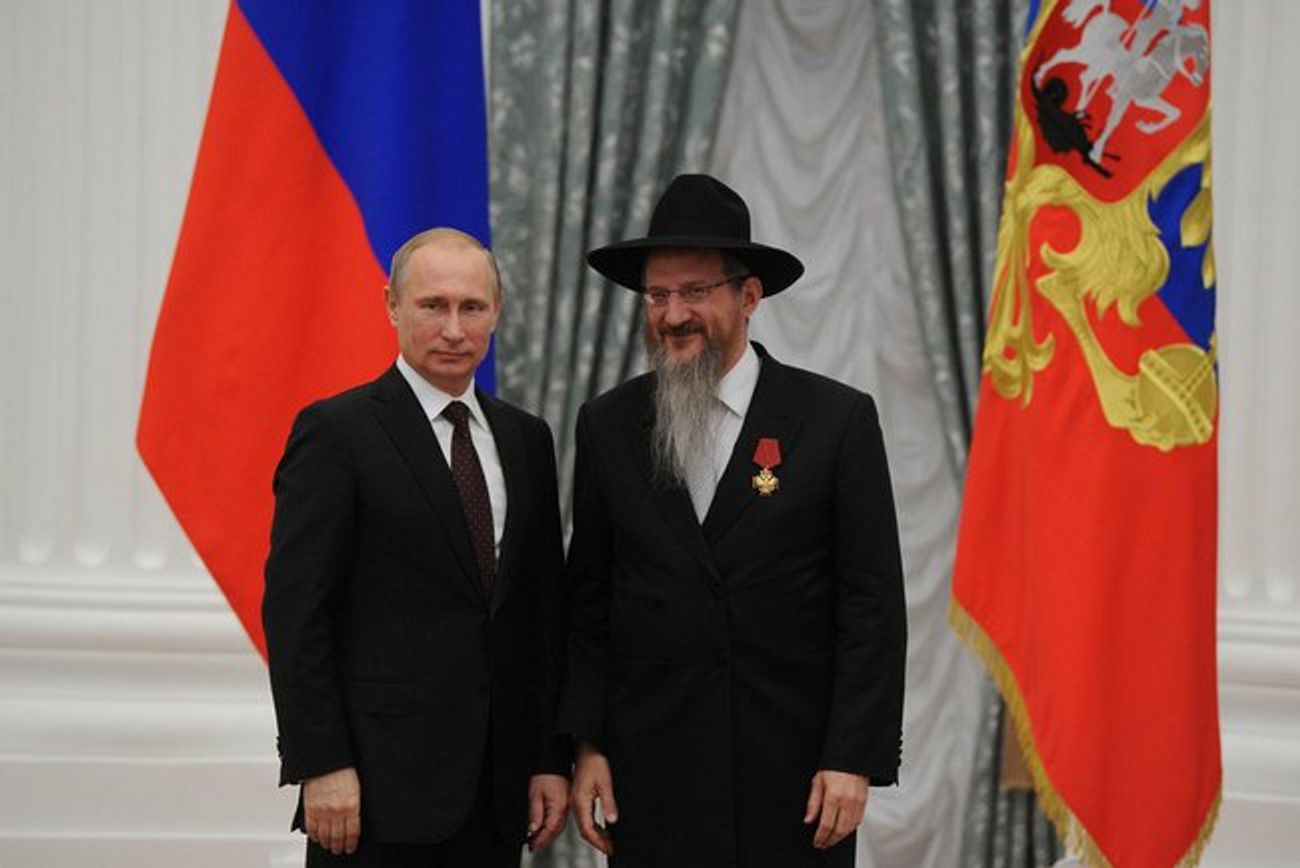 Владимир Путин награждает Берла Лазара орденом «За заслуги перед Отечеством»