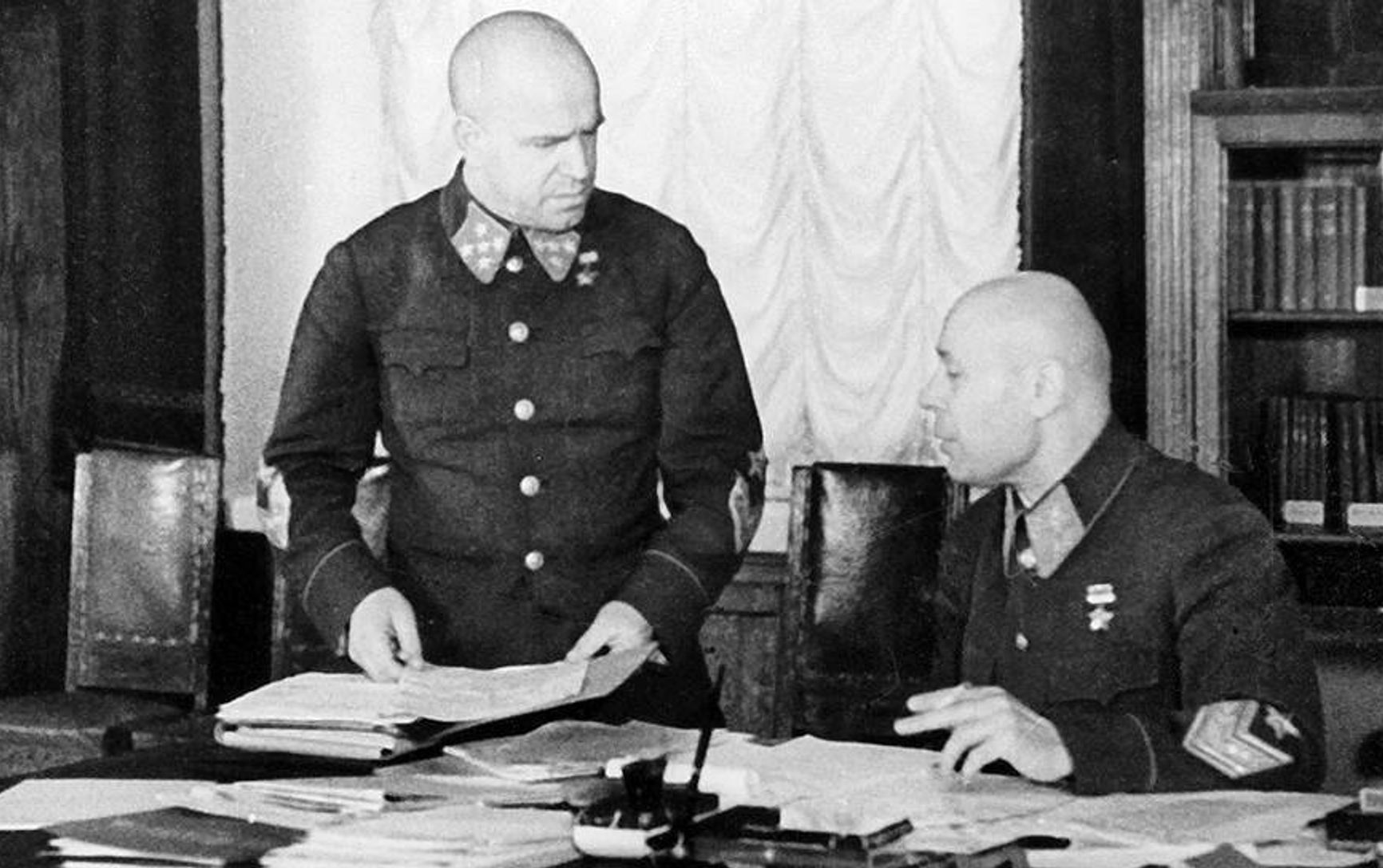 Сталинские маршалы Жуков и Тимошенко
