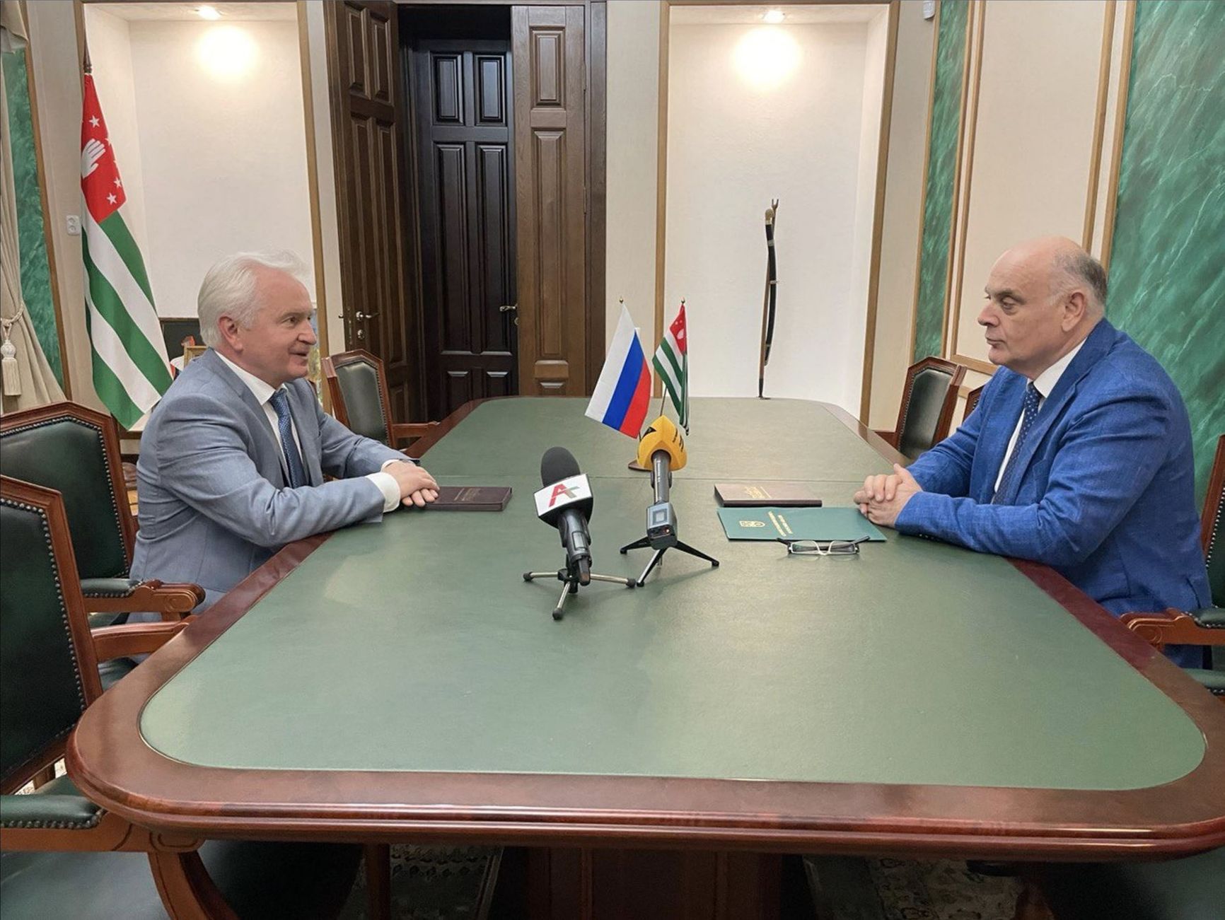 Igor Maslov and the President of Abkhazia Aslan Bzhania