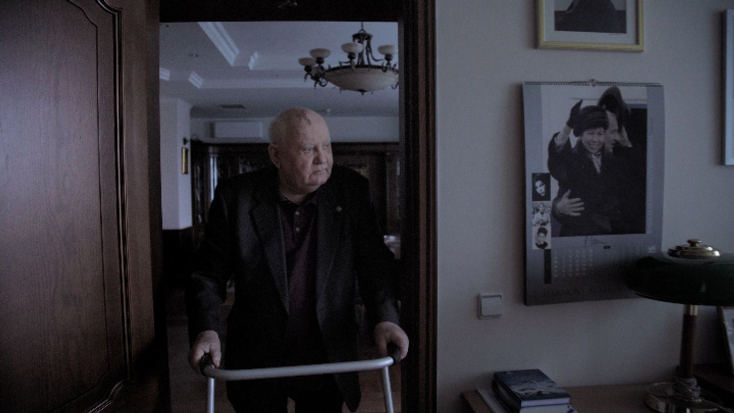 Кадр из фильма "Горбачев. Рай"
