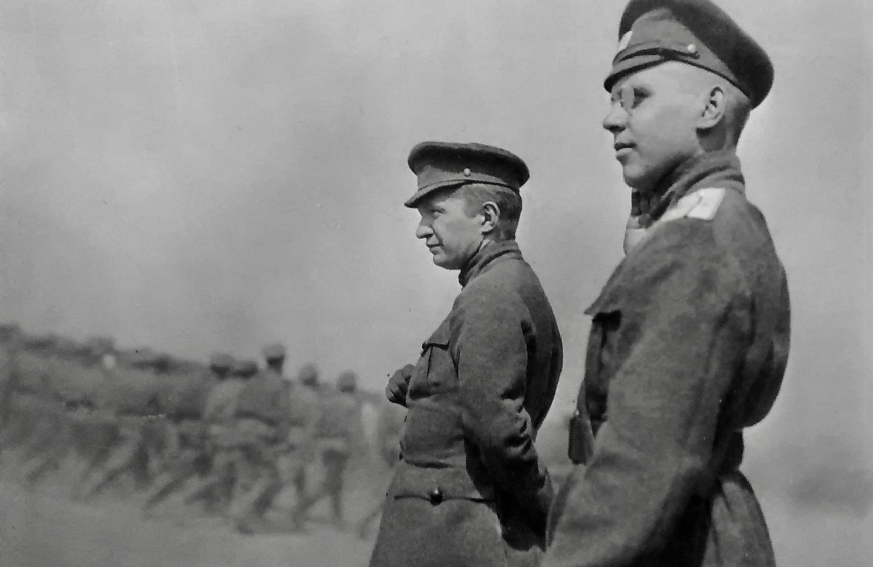 Керенский наблюдает за войсками на фронте. Лето 1917 г.