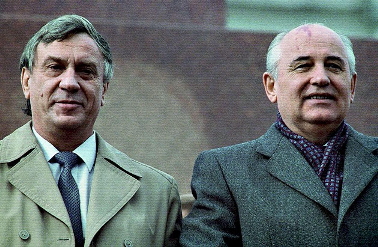 Геннадий Янаев и Михаил Горбачев