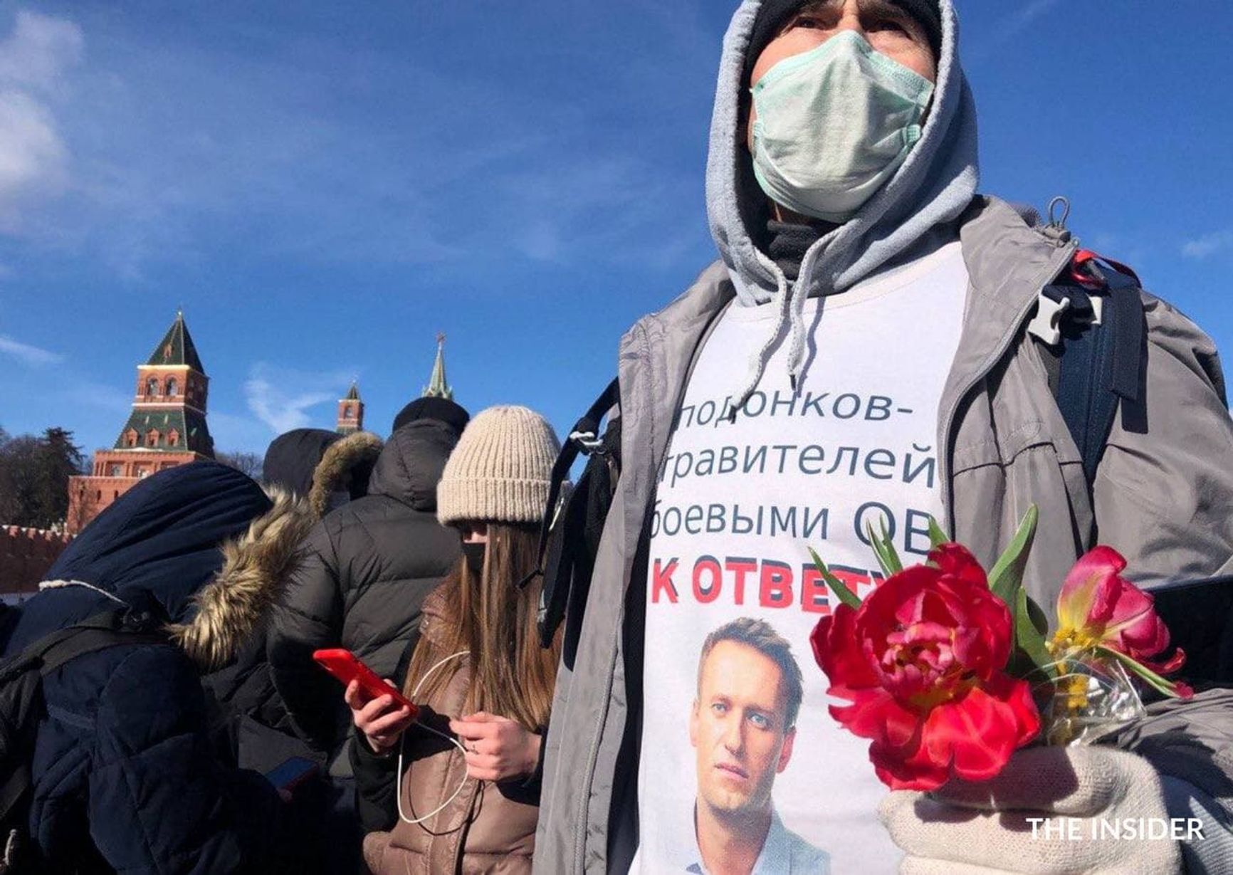В Москве полиция не вмешивалась в акцию (тем временем, в Казани полиция задержала двух человек на акции памяти Немцова)