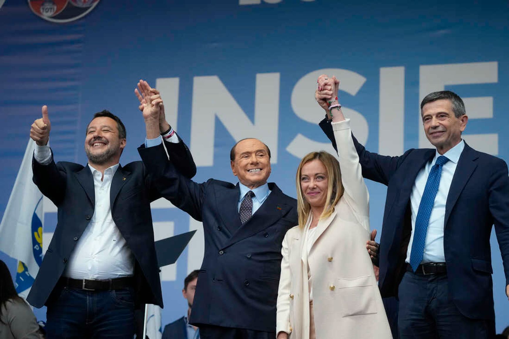 Правоцентристская коалиция: лидеры «Лиги Севера» Маттео Сальвини, «Вперед, Италия!» Сильвио Берлускони, «Братья Италии» Джорджия Мелони и «Мы с Италией» Маурицио Лупи