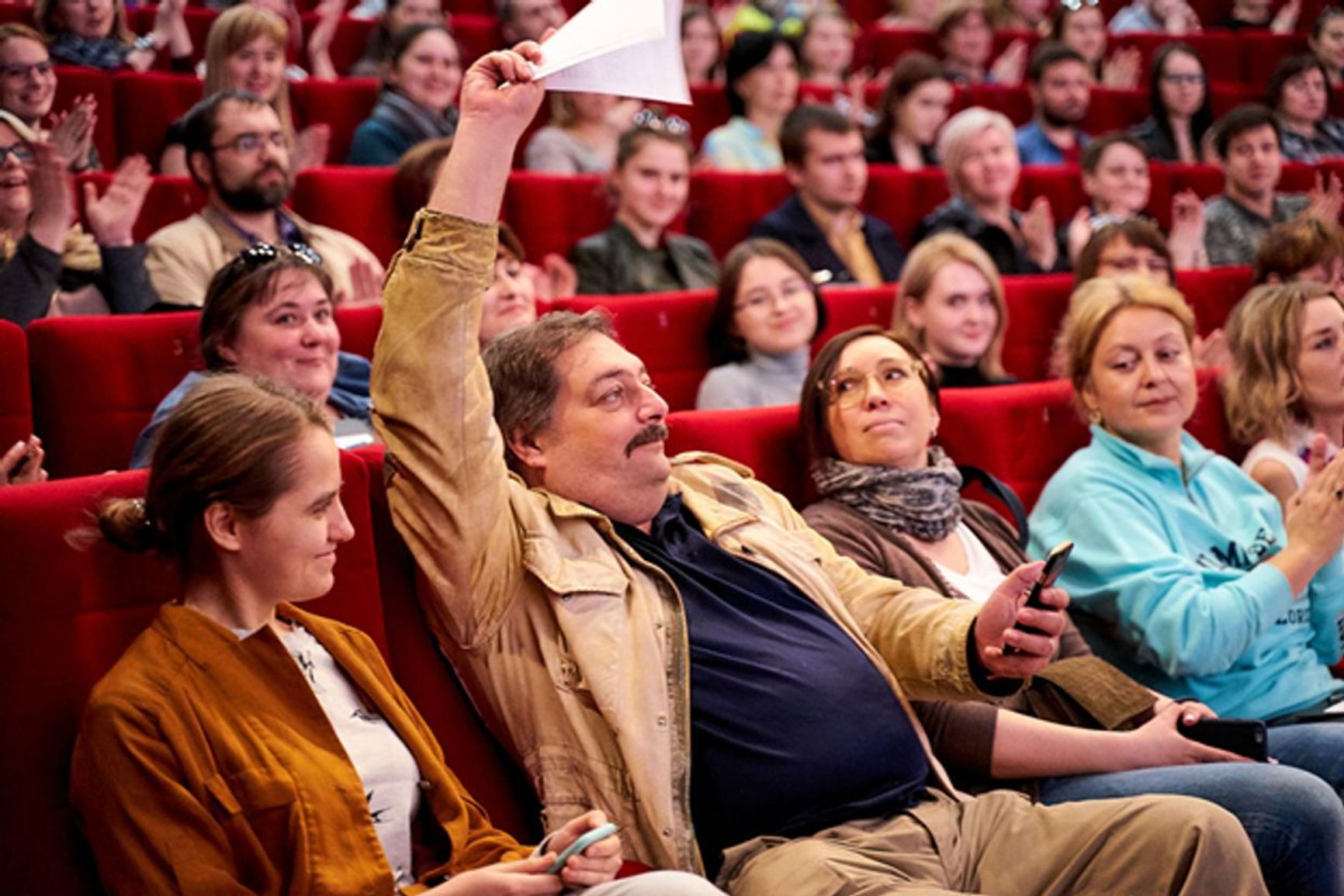 From left to right: Ekaterina Kevkhishvili and Dmitry Bykov in the Pobeda auditorium on that very day