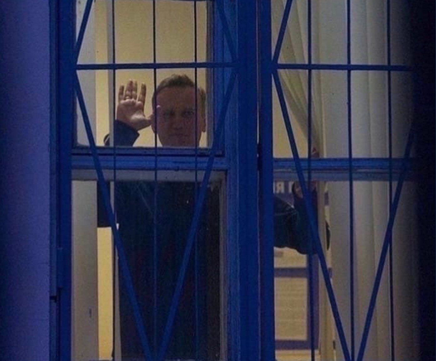 Кончина навального. Навальный в СИЗО 2021. Навальный за решеткой 2021 фото.