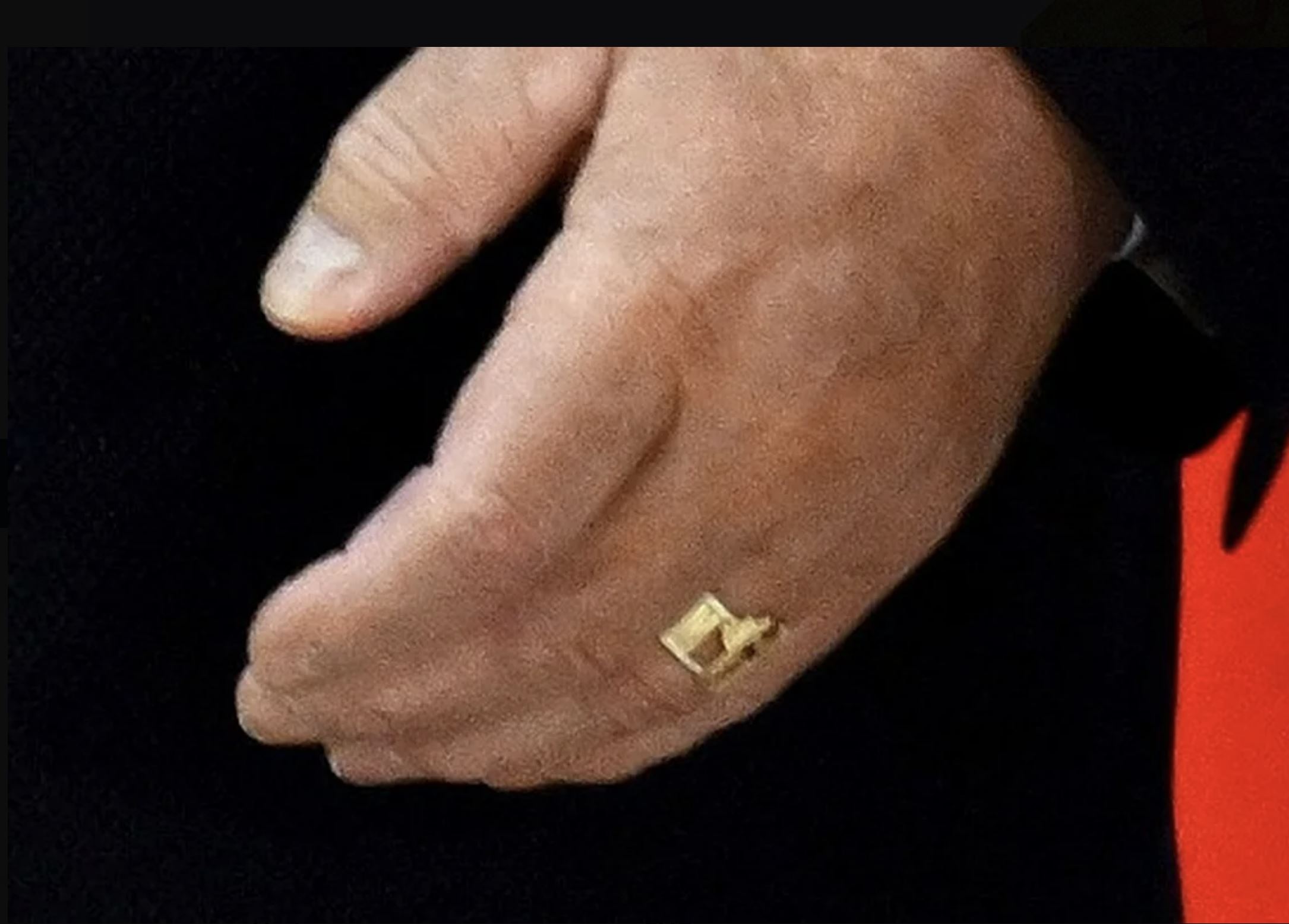 кольцо на большом пальце геи фото 110