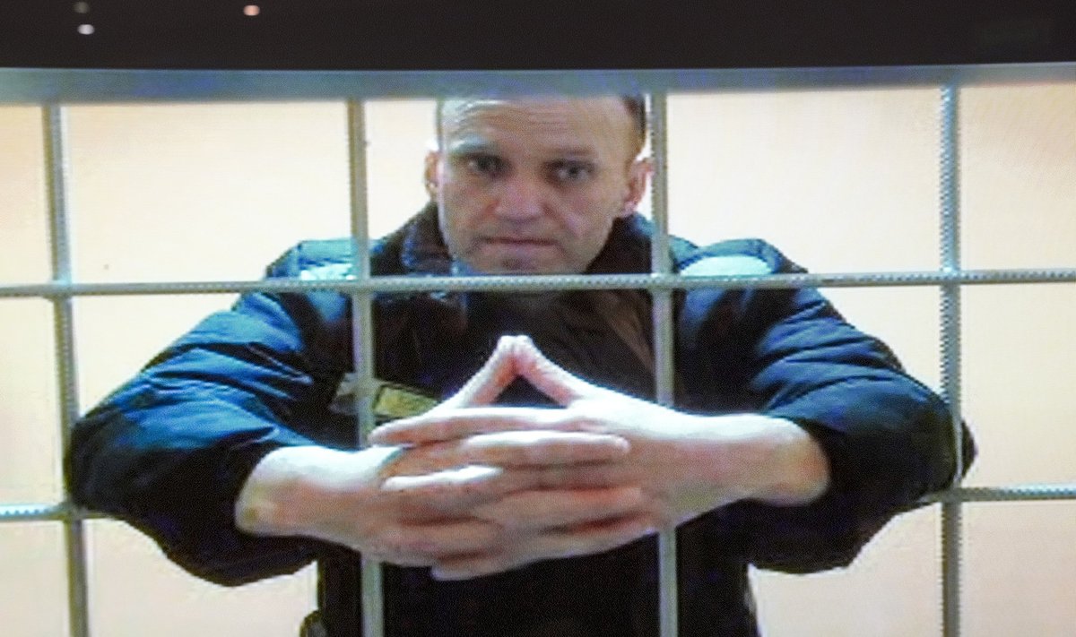На Навального завели новое дело, его обвиняют в призывах к экстремизму и реабилитации нацизма. Это еще до 30 лет лишения свободы