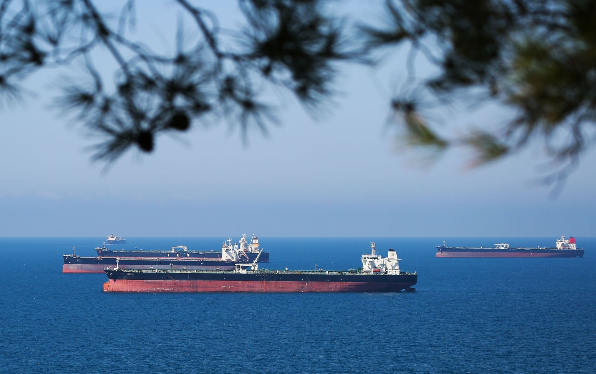 РБК: Иран вызвался помочь России обойти нефтяные санкции Запада