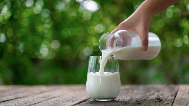 РБК: производители все чаще маскируют снижение объема молока в пакете надписью «1 кг»  