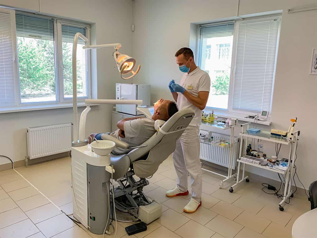 Российские стоматологи заявили о нехватке боров, цемента и обезболивающего. У ряда западных препаратов нет аналогов